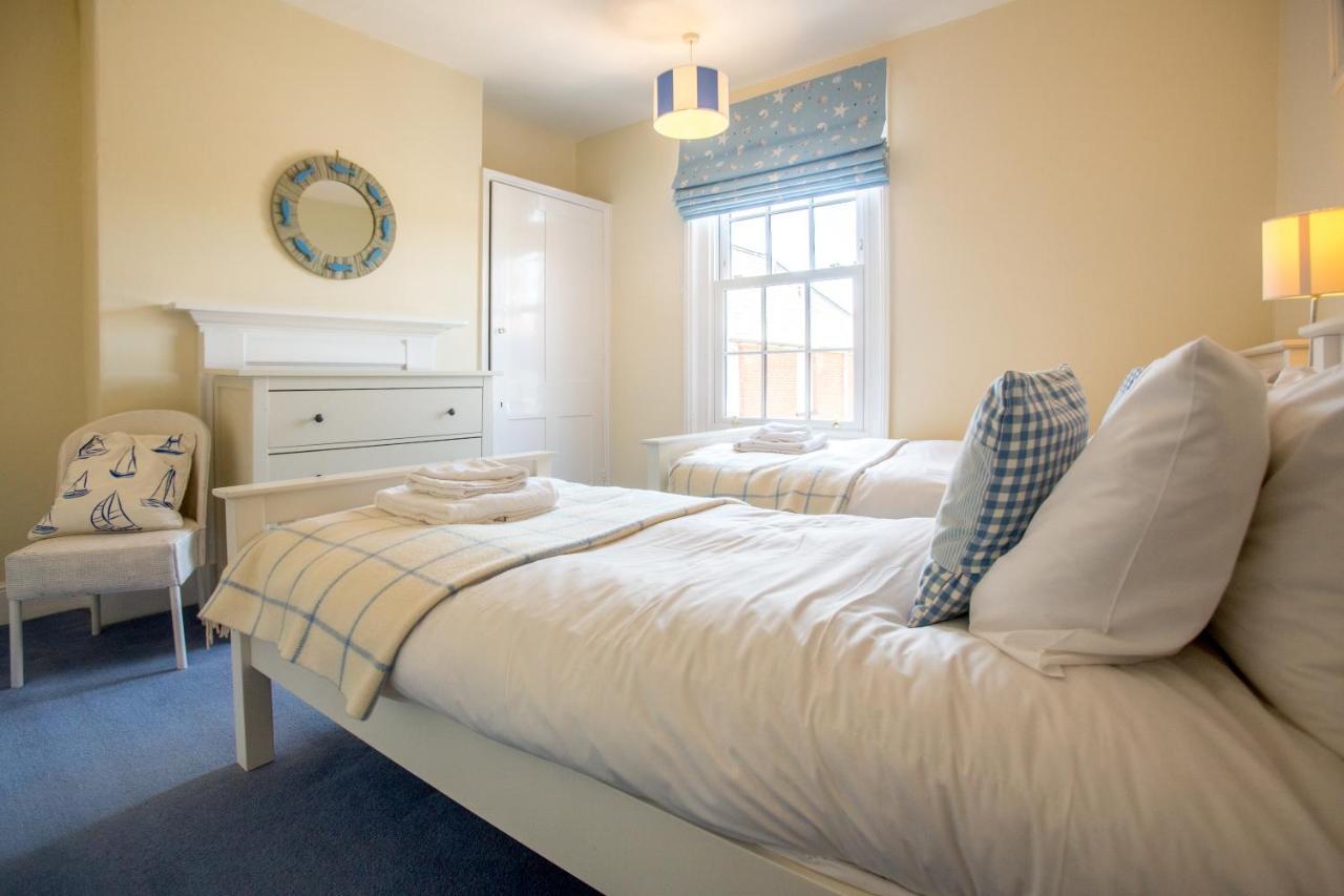 14 Market Cross Place - Beachfront Location With Lovely Sea Views - Aldeburgh Coastal Cottages Exterior foto